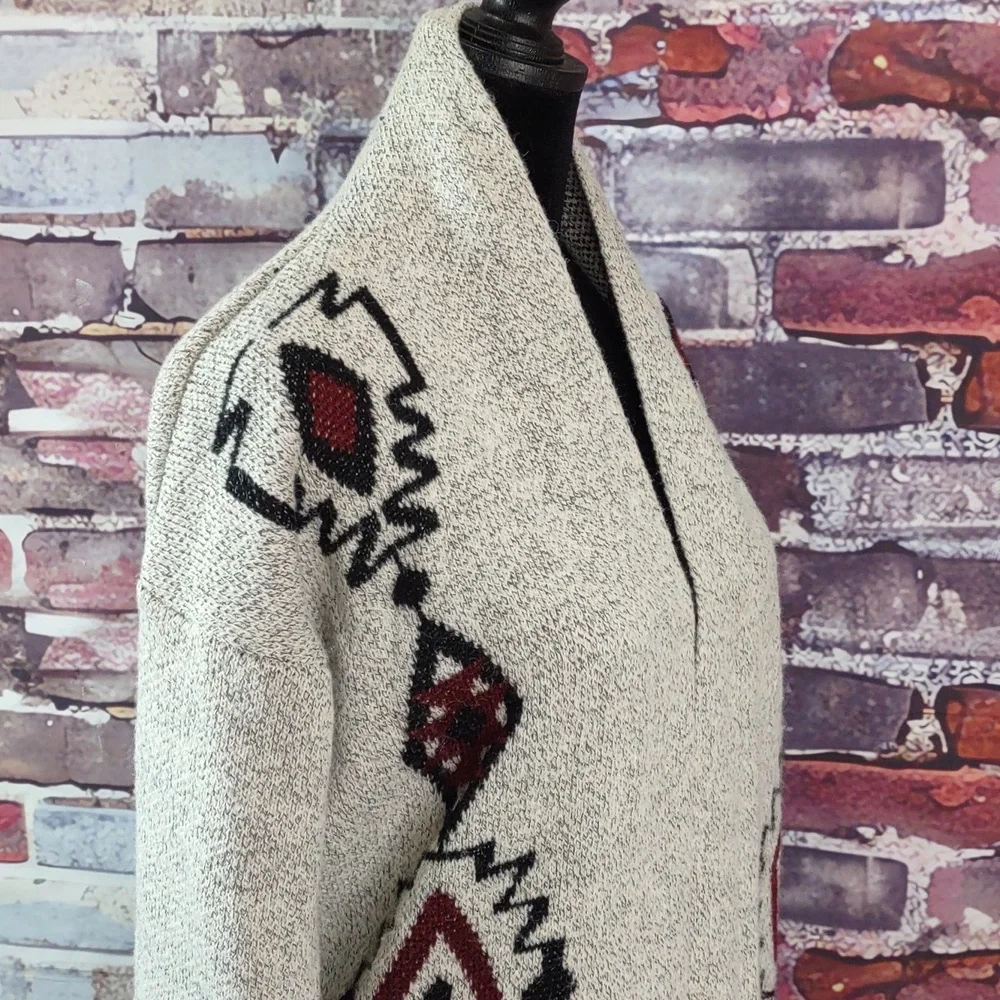 Debut Southwestern Aztec Pattern Cardigan Sweater - Picture 5 of 8